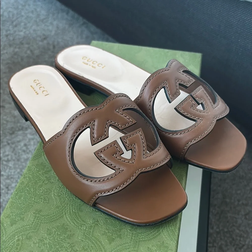 🤎Gucci Women's slide sandal with Interlocking G size 35.5 (US 6) 🤎 - Picture 7 of 8